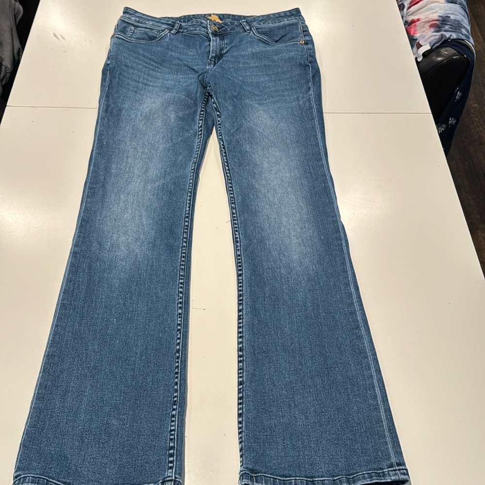 Tommy Bahama Women’s Modern Bootcut Jeans - Size 32 x 33
